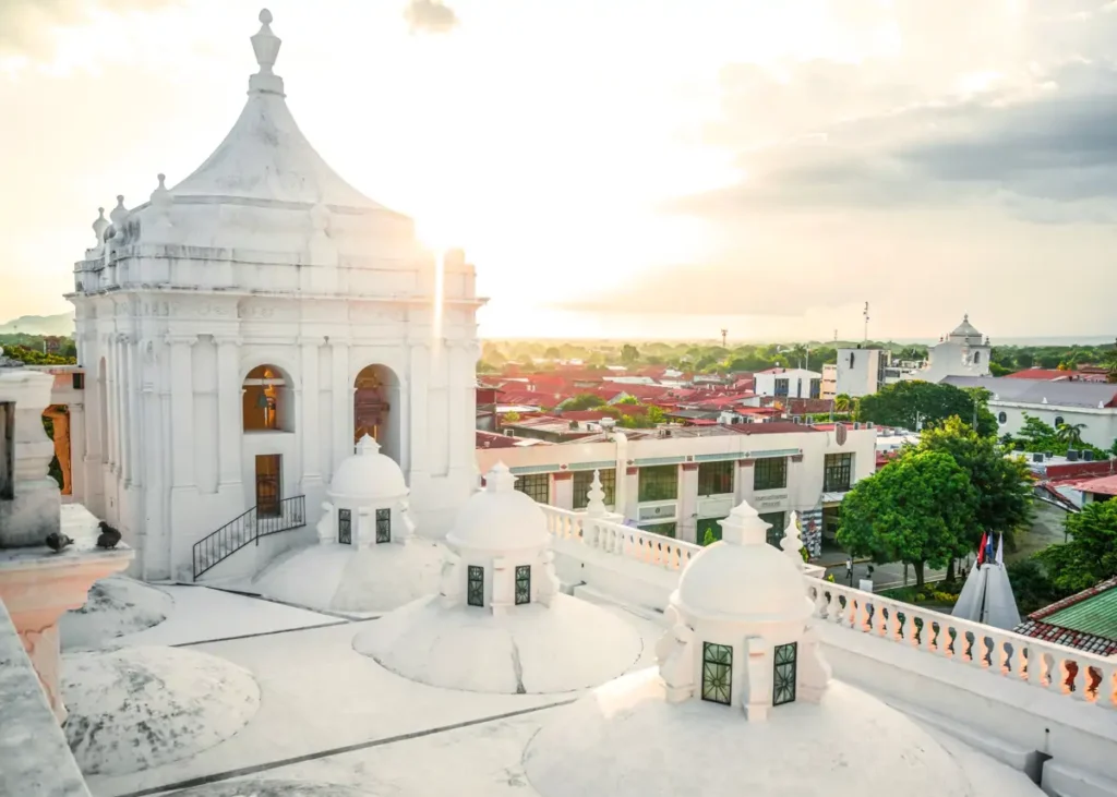 NICARAGUA Cúpulas de la Catedral de León | HABLANDONICA.COM
